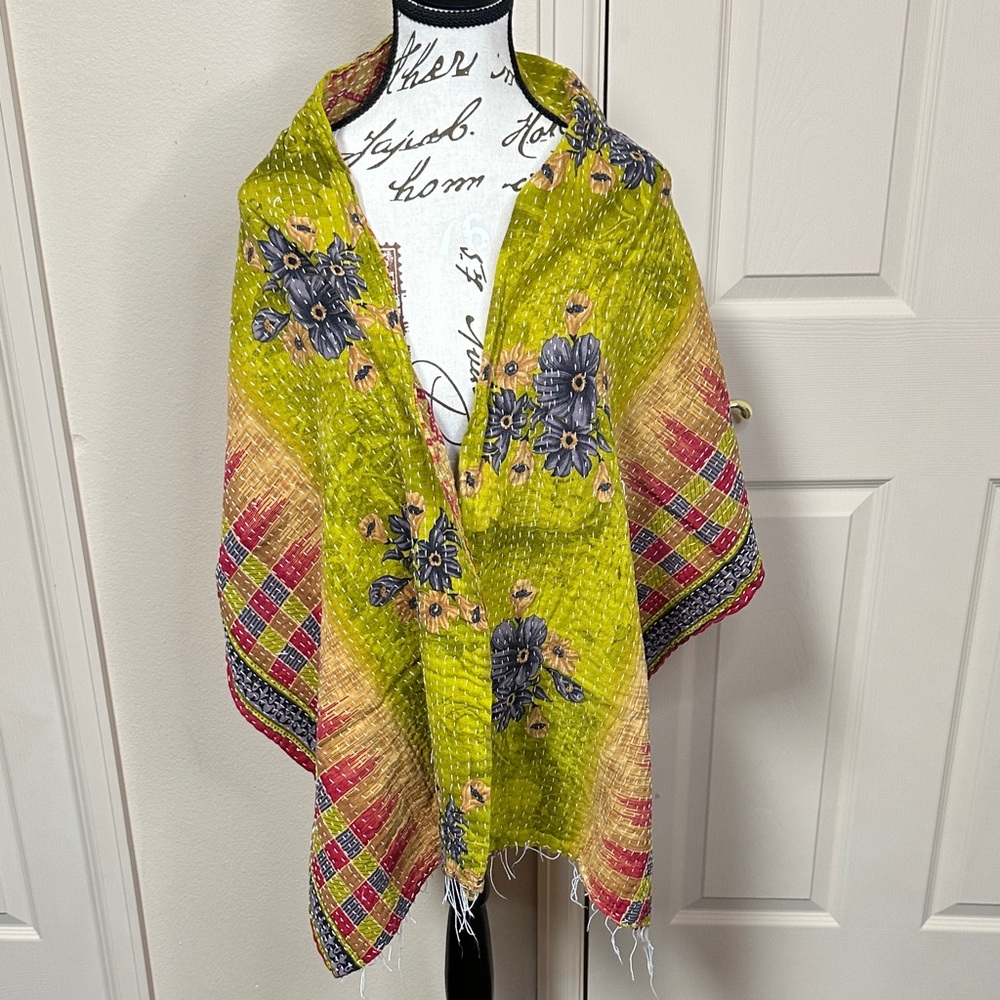 Stunning ReversibleFloral Kantha Scarf - Picture 2 of 3